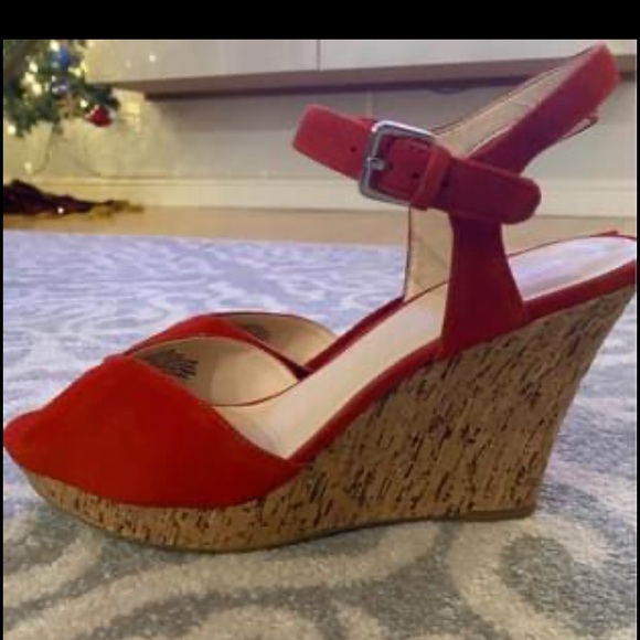 Nine West - Brand new red wedge sandals - Picture 3 of 3
